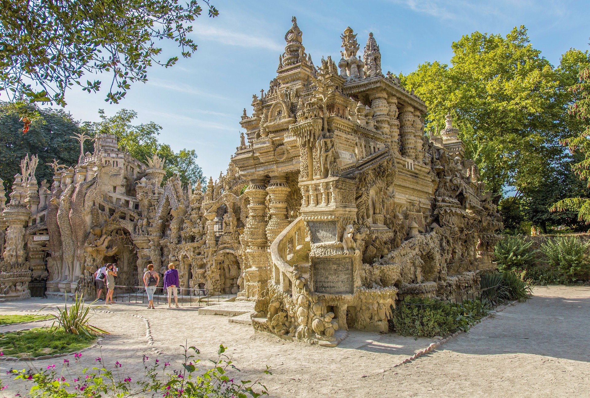 Palais du facteur cheval au matin